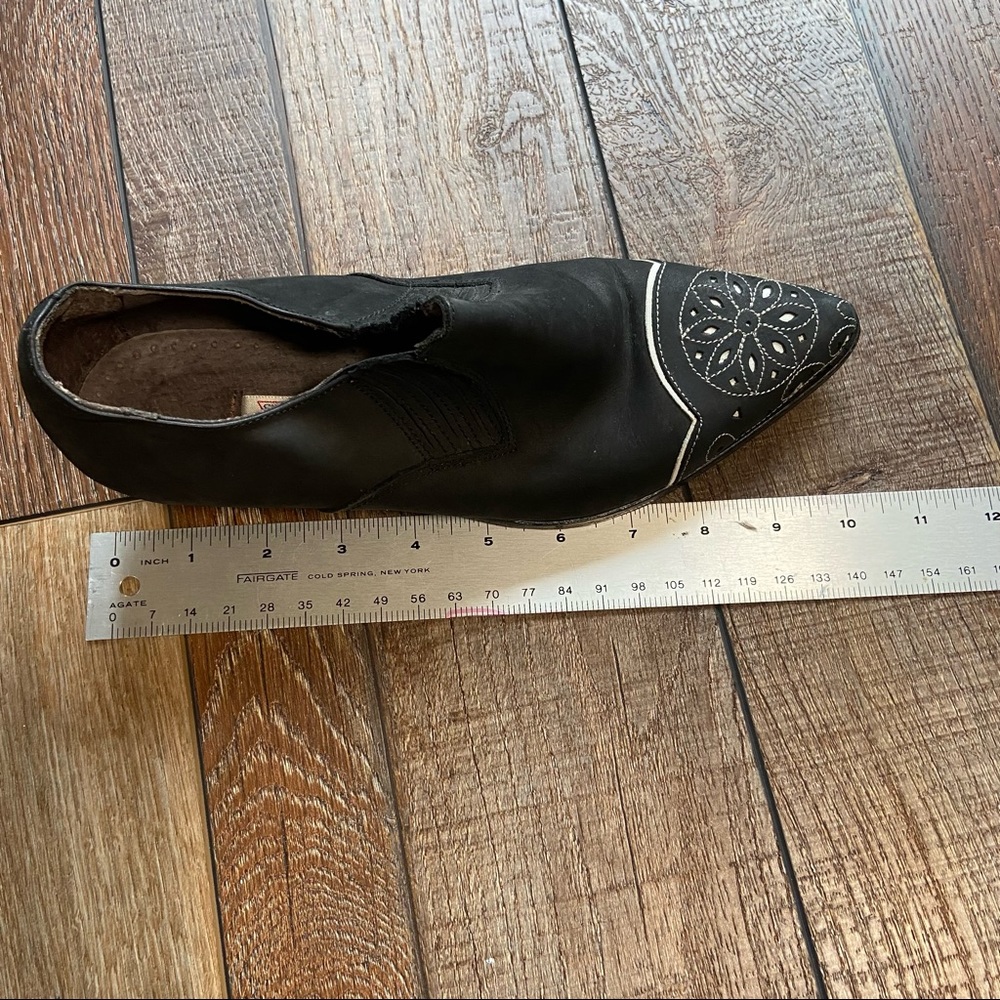 Guess Vintage 90s Black and White Ankle Booties Size 7.5 - Picture 13 of 13